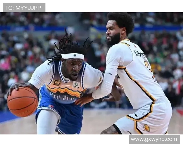 哈雷尔在对阵灰熊的比赛中展现出色表现助力球队争胜 哈雷尔在对阵灰熊的比赛中展现出色表现助力球队争胜